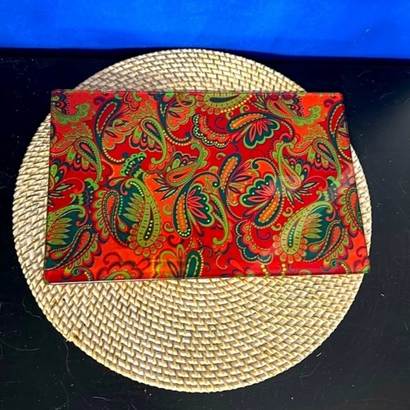 NWOT Red & Green Paisley Tempered Glass Christmas Cutting Board Appetizer Tray - Picture 4 of 4